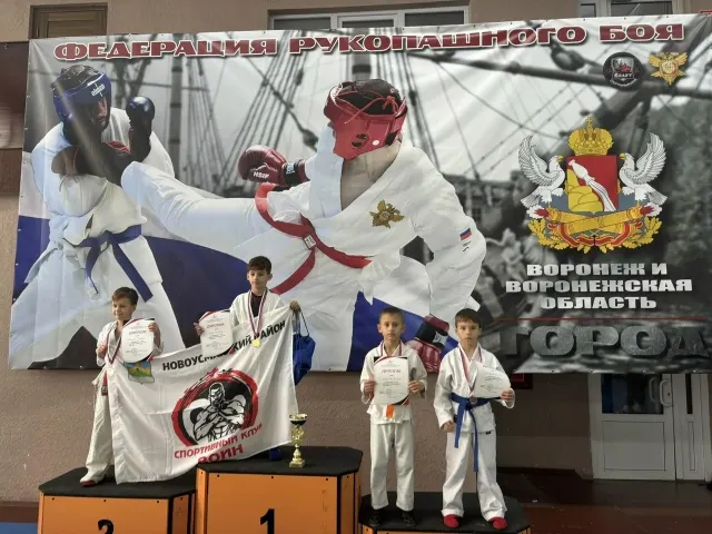 Награждение спортсменов Феникса на соревнованиях по рукопашному бою в Воронеже