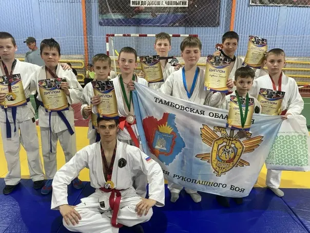 Спортсмены Патриота и Феникса с наградами после соревнований в Чаплыгине